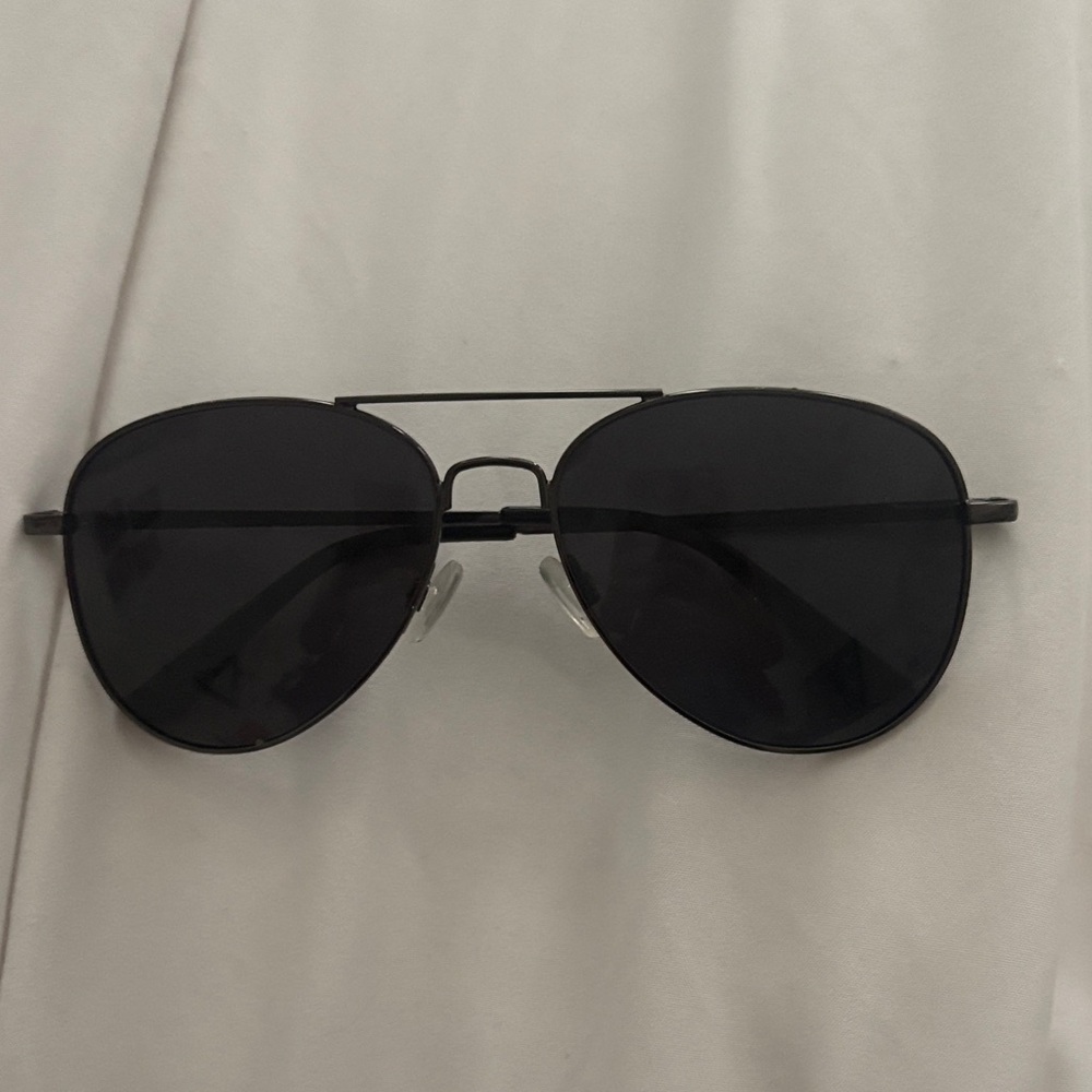 Stylish Black Aviator Sunglasses